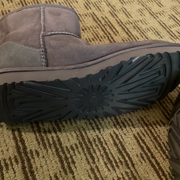 Ugg Classic Mini II Boot - Picture 8 of 9